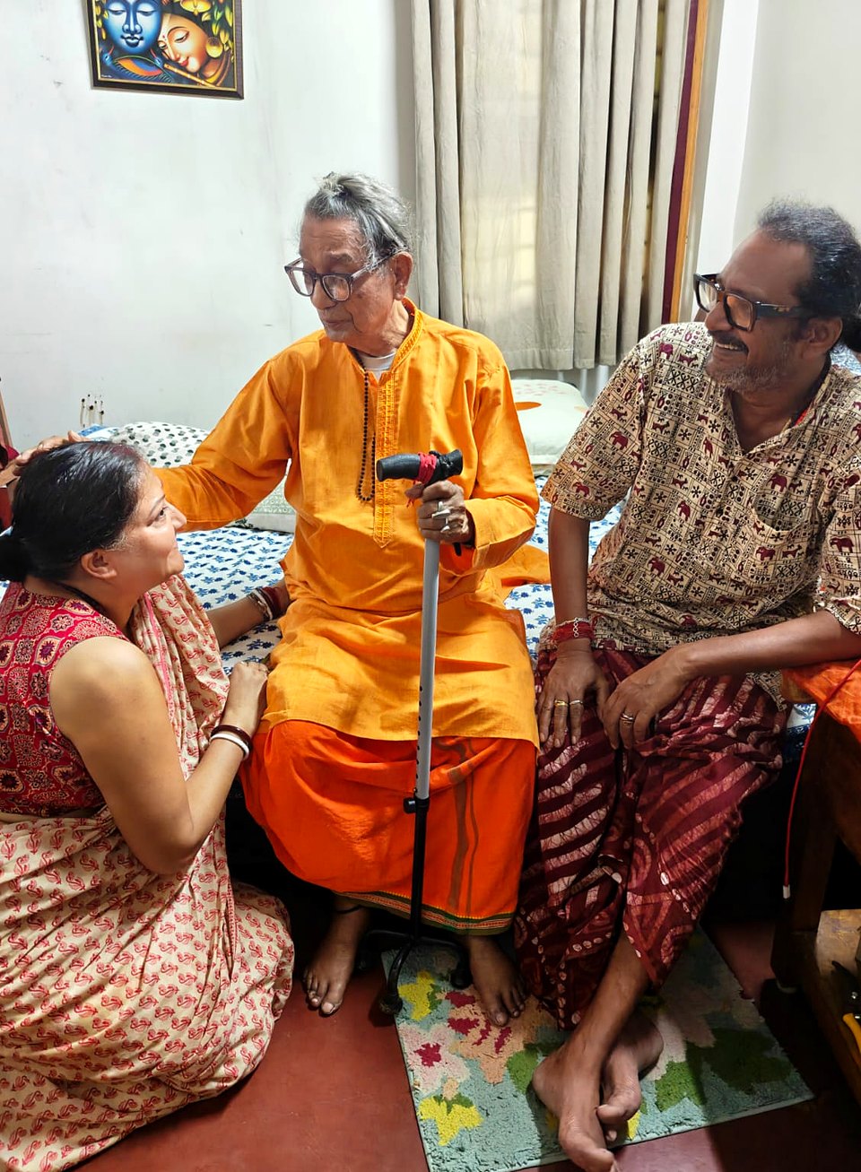 Sri Meenananda Tirthanath with Padma Shri Purna Das Baul during a visit.